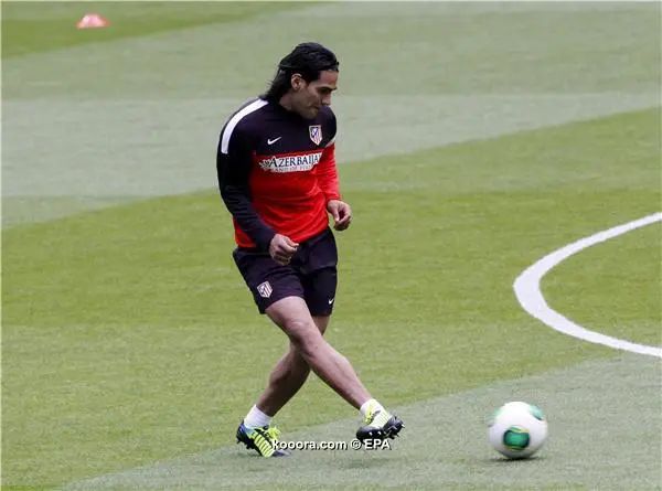 ?i=epa%2fsoccer%2f2013-05%2f2013-05-16%2f2013-05-16-03703838_epa
