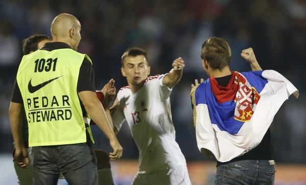 2014-10-14t213614z_1324630344_lr1eaae1o04nt_rtrmadp_3_soccer-euro-serbia-brawl_reuters