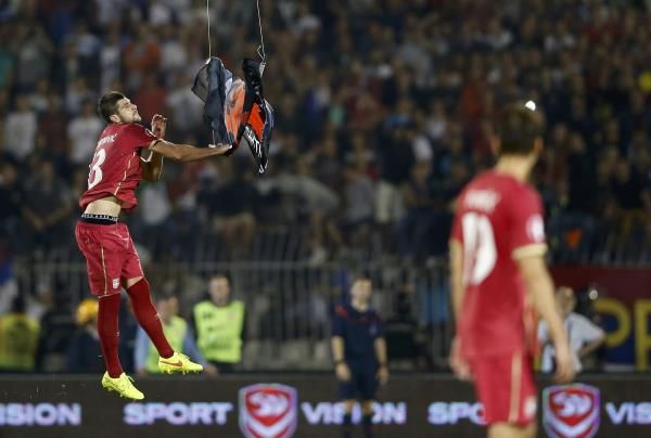 2014-10-14t212504z_972404549_lr1eaae1kmekh_rtrmadp_3_soccer-euro-serbia-brawl_reuters