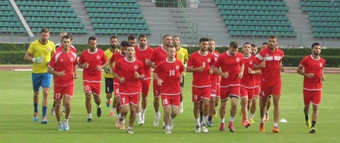 الإحماء في ستاد شوبالازاي ببانكوك