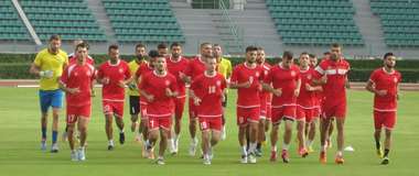 الإحماء في ستاد شوبالازاي ببانكوك