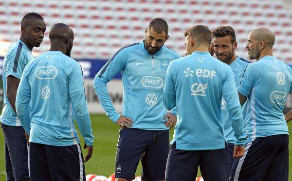 2015-10-07t165018z_1099453430_pm1eba71f6p01_rtrmadp_3_soccer-france_reuters