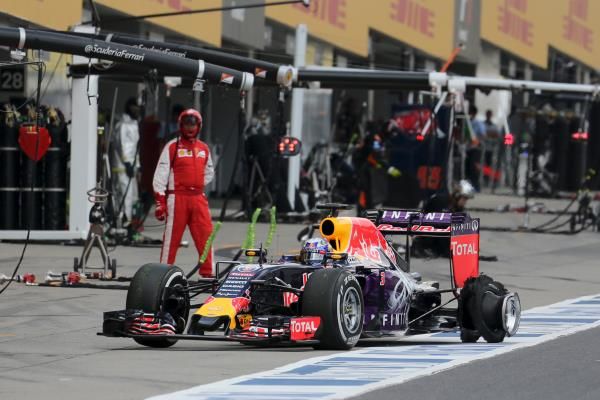 2015-09-27t100722z_1425261798_gf10000222948_rtrmadp_3_motor-racing-prix_reuters