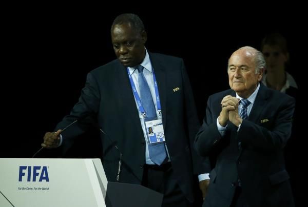 2015-10-08t123905z_50521767_lr2eba80z558j_rtrmadp_3_fifa-hayatou_reuters