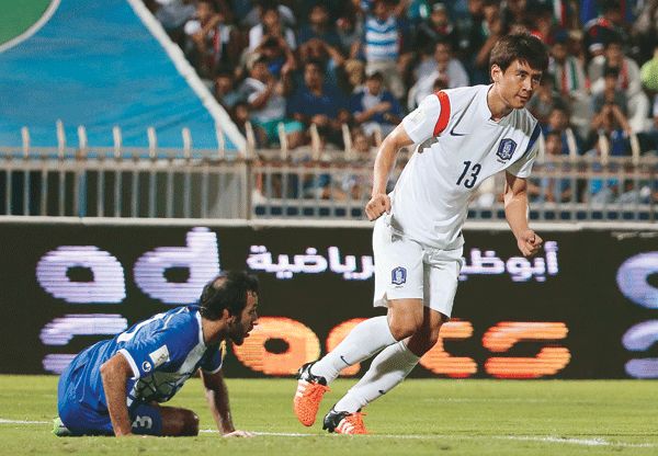 كو جا تشيول بعد تسجيله الهدف الوحيد بمرمى الكويت