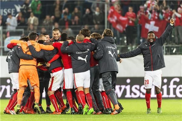 فرحة لاعبو منتخب سويسرا بالتأهل