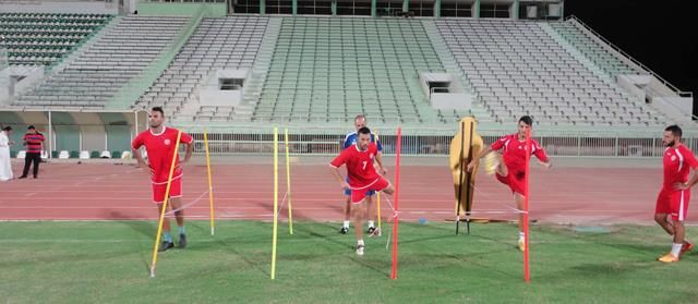 جانب من التدريب في ملعب نادي العربي