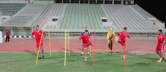 جانب من التدريب في ملعب نادي العربي