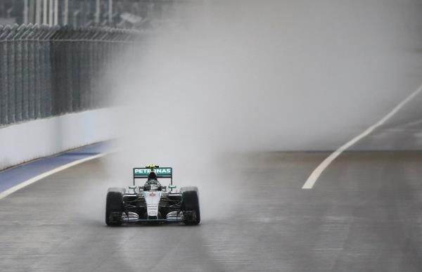 2015-10-09t152928z_485813579_gf10000238523_rtrmadp_3_motor-racing-prix_reuters