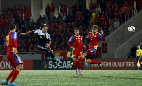 2015-10-10t193448z_343913618_gf10000240211_rtrmadp_3_soccer-euro_reuters