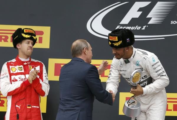 2015-10-11t132134z_1408190550_lr1ebab113n3e_rtrmadp_3_motor-racing-prix_reuters