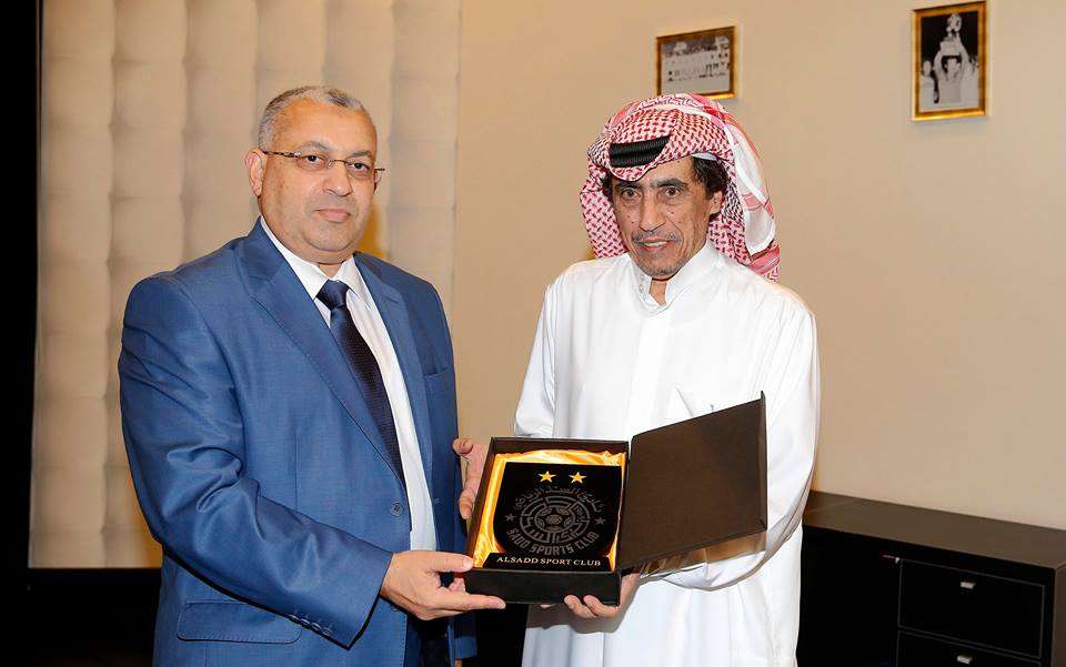 من حفل التوقيع في الدوحة 