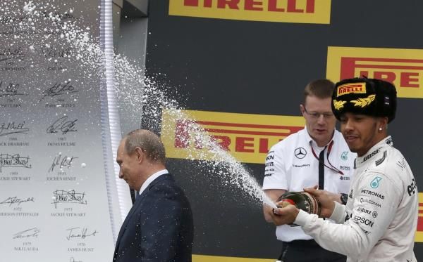 2015-10-11t133434z_146997355_lr1ebab11pb3q_rtrmadp_3_motor-racing-prix_reuters
