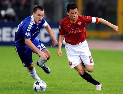 لقطة من مباراة روما وتشيلسي التي شهدت أحدث شغب 