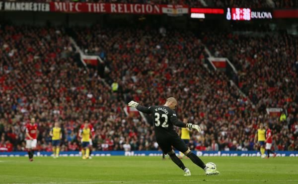 2015-05-17t163755z_74882275_mt1aci13744301_rtrmadp_3_football_reuters