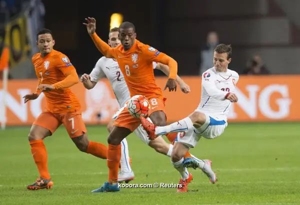 ?i=reuters%2f2015-10-13%2f2015-10-13t190342z_637713843_gf10000243713_rtrmadp_3_soccer-euro_reuters