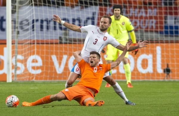 2015-10-13t191021z_1591689691_gf10000243722_rtrmadp_3_soccer-euro_reuters
