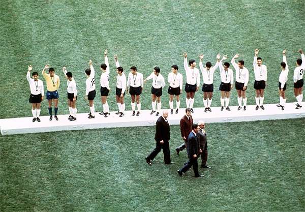 فوز منتخب اليابانية بالميدالية البرونزية في أولمبياد 1968