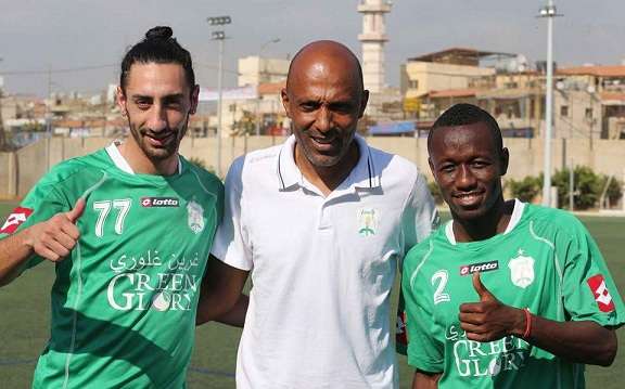 طه متوسطاً الوافدين الجديدين أوكوفو وجالان