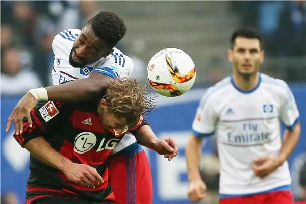 لقطة من مباراة هامبورع وليفركوزن