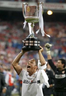 البرازيلي ادريانو كوريا كلارو 