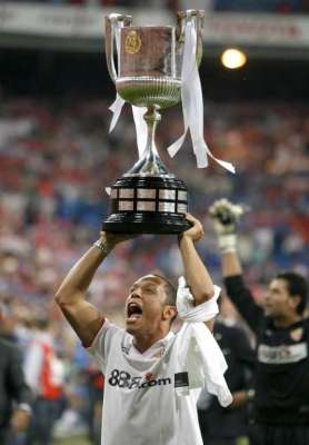 البرازيلي ادريانو كوريا كلارو 