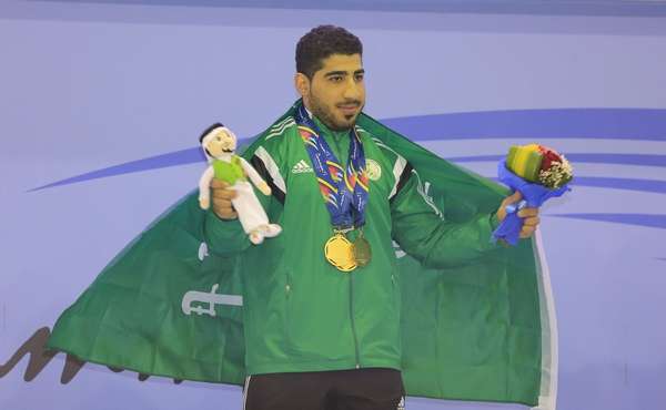 الرباع السعودي خليل الحمقان متوجاً بذهبيات وزن 85 كجم