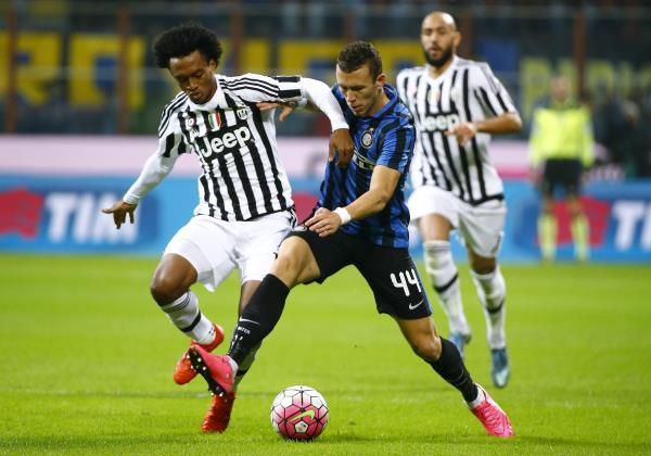 2015-10-18t201423z_1020917828_gf10000250078_rtrmadp_3_soccer-italy_reuters