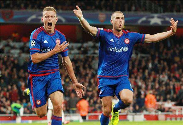 ألفريد فينبوغاسون وباتيم كاسامي من أوليمبياكوس