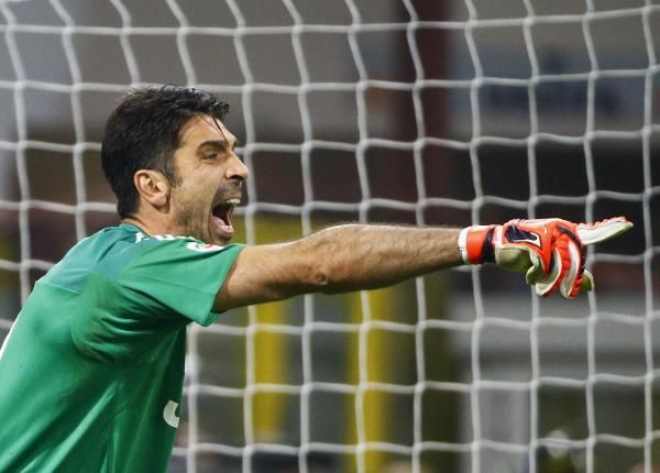 2015-10-18t204023z_1130164442_gf10000250103_rtrmadp_3_soccer-italy_reuters