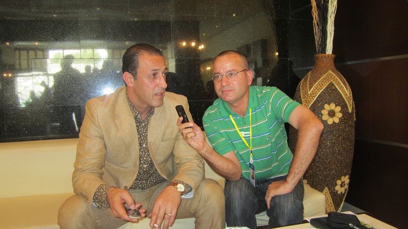 مراسل كووورة اثناء الحوار مع شرار حيدر