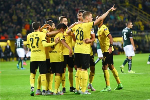 لاعبو فريق بروسيا دورتموند