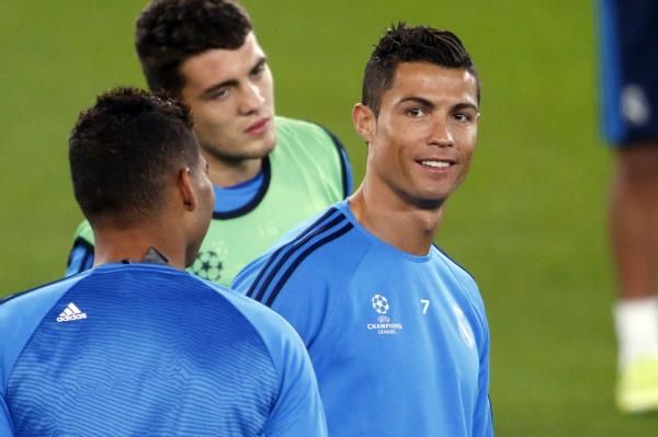 2015-10-20t172743z_183177465_pm1ebak1hxz01_rtrmadp_3_soccer-champions-psg-mad_reuters