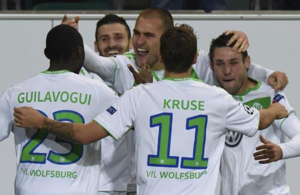 2015-10-21t201144z_627920544_lr1ebal1k3am4_rtrmadp_3_soccer-champions-wol-psv_reuters