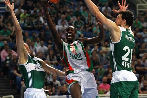 من مباراة باناثينايكوس وازمير 