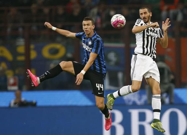 2015-10-18t202741z_620434063_gf10000250089_rtrmadp_3_soccer-italy_reuters