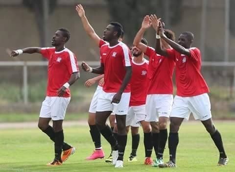 لاعبو الاجتماعي يحيون الجمهور خلال ديربي طرابلس