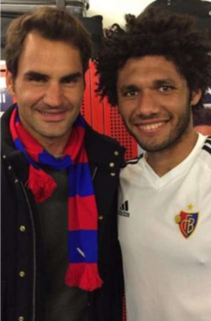 فيدرر مع اللاعب المصري محمد النني