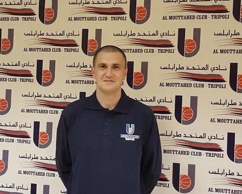 مدرب الفريق فلادان                                                