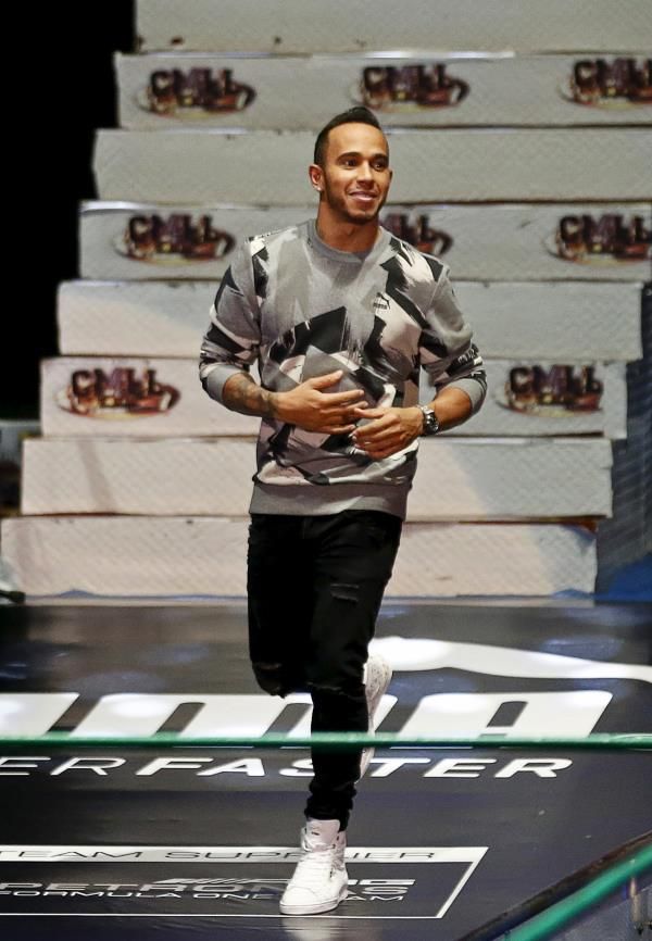 2015-10-29t071930z_858539685_gf20000037299_rtrmadp_3_motor-racing-prix-hamilton_reuters