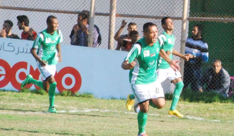 فرحة لاعبي خدمات رفح بالهدف الثاني   