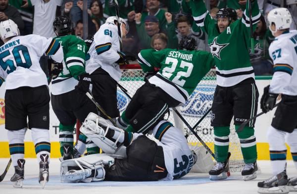 2015-10-31t221231z_1288267119_nocid_rtrmadp_3_nhl-san-jose-sharks-at-dallas-stars_reuters