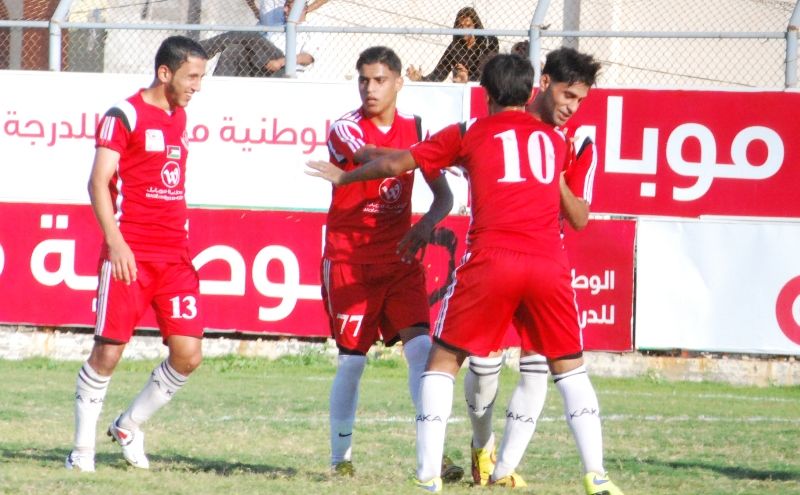 فرحة لاعبي خدمات خان يونس بالفوز على شباب رفح   