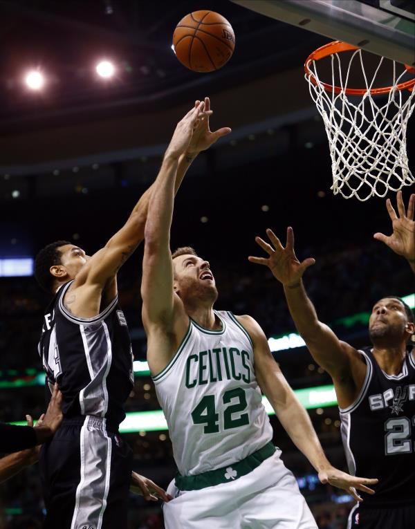 2015-11-02t001736z_365304456_nocid_rtrmadp_3_nba-san-antonio-spurs-at-boston-celtics_reuters