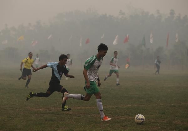 2015-09-15t131757z_767258640_gf10000206704_rtrmadp_3_indonesia-haze_reuters