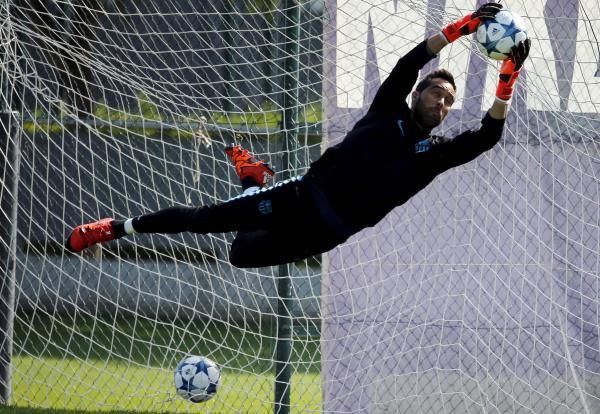 2015-09-28t102915z_1245597191_gf10000225019_rtrmadp_3_soccer-champions-bar-lev_reuters