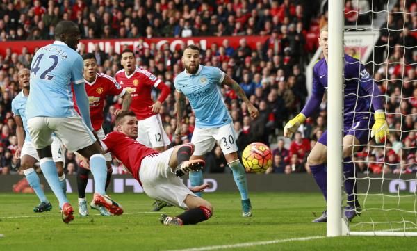 2015-10-25t151943z_88787983_mt1aci14124264_rtrmadp_3_soccer-england-mun-mci_reuters