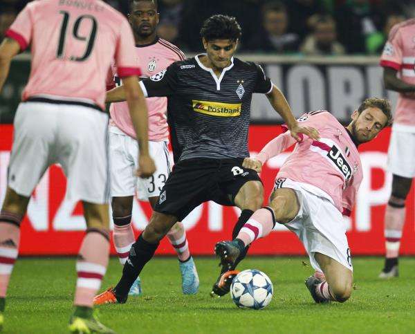 2015-11-03t205718z_969086894_lr2ebb31m77u8_rtrmadp_3_soccer-champions_reuters