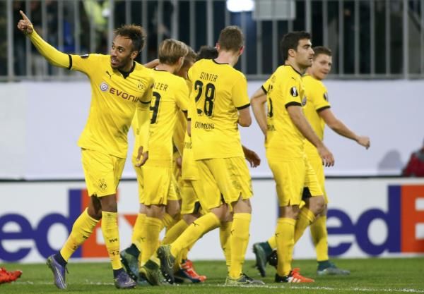 لاعبو بروسيا دورتموند بعد الفوز على فيردر بريمن الجولة الماضية