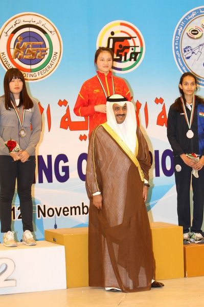 صورة جماعية مع دعيج لتتويج رماية المسدس فردي 25متر